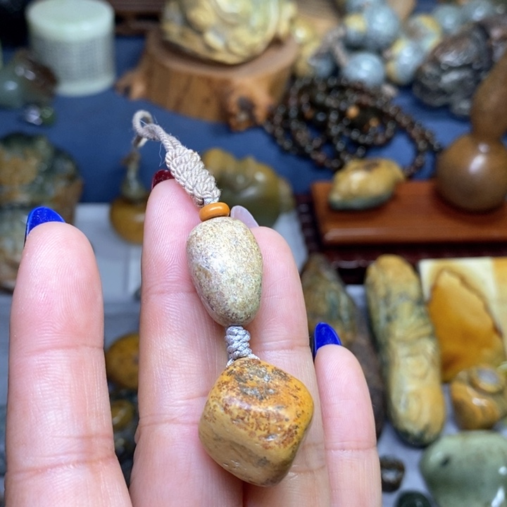 岫岩河磨玉（透闪石质玉）手机坠未镶嵌