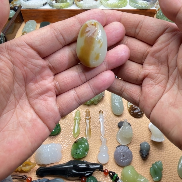 和田玉（糖玉）颈饰未镶嵌定制款