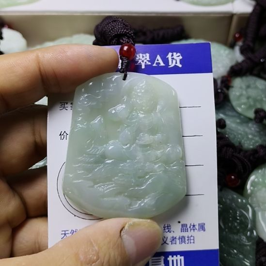 翡翠未镶嵌颈饰挂件