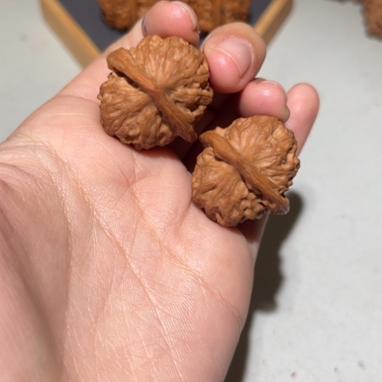 文玩核桃把件红豆手捻