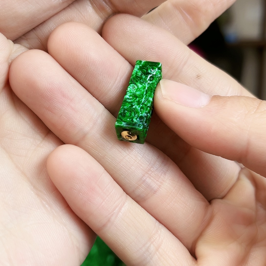 翡翠颈饰18K金镶嵌吊坠