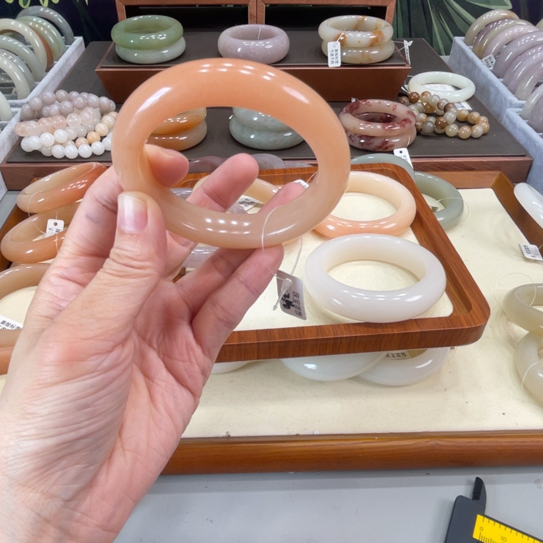 花***）石英岩玉未镶嵌手镯