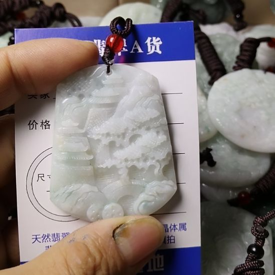 翡翠未镶嵌颈饰挂件