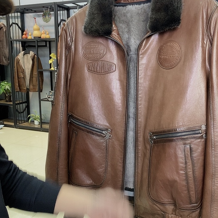 23109棕色54码皮貂