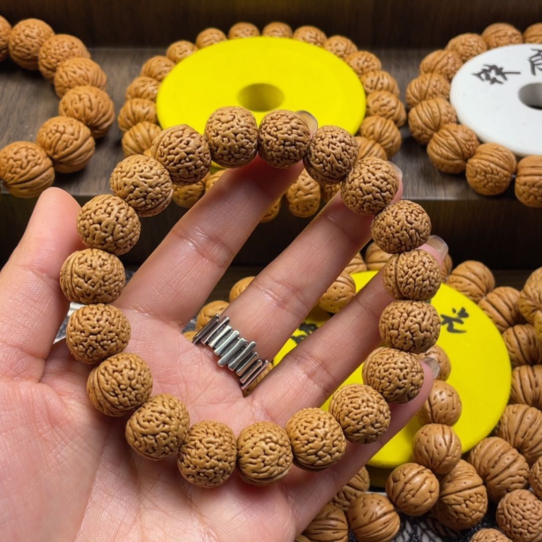 桃核手串刚*奶油蚂蚁