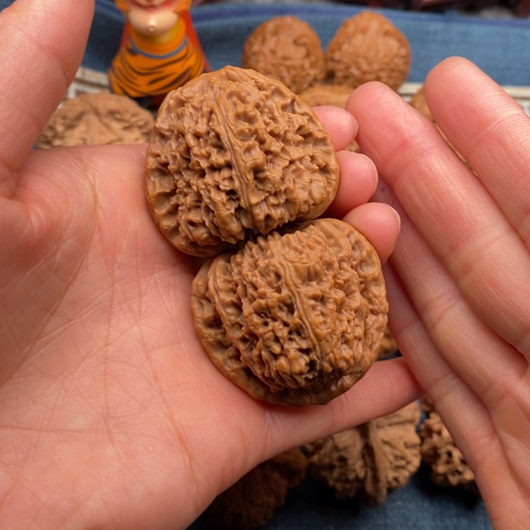 文玩核桃把件41.5精品三角疆