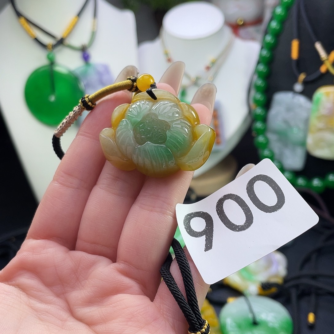 翡翠未镶嵌吊坠(赠链)