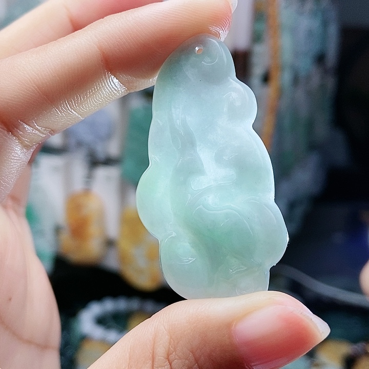 颈饰足铂镶嵌翡翠翡翠