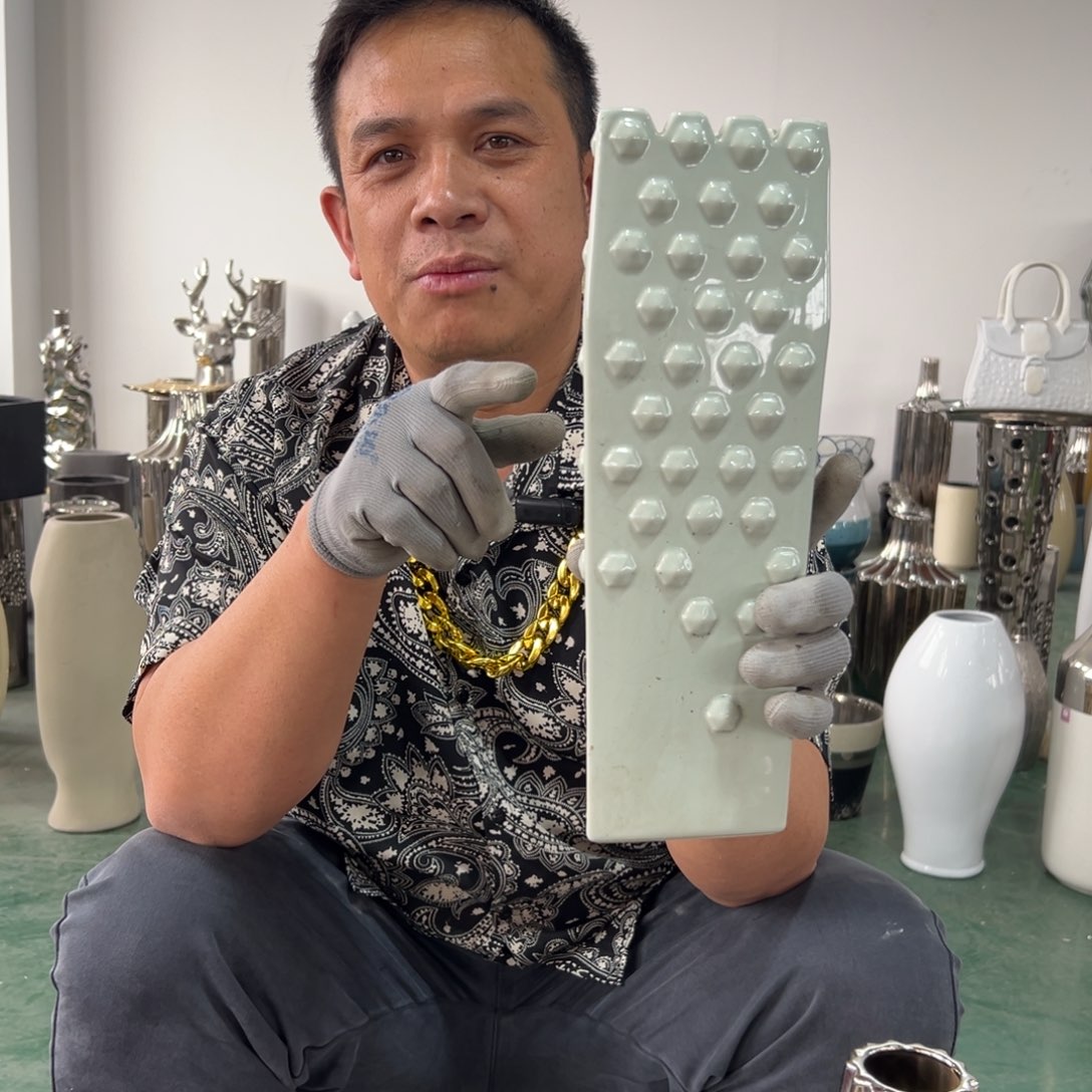 摆件12 号高中低温陶瓷瓶（部分微瑕）