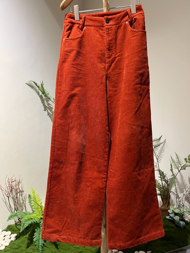铁锈红复古条绒直筒裤