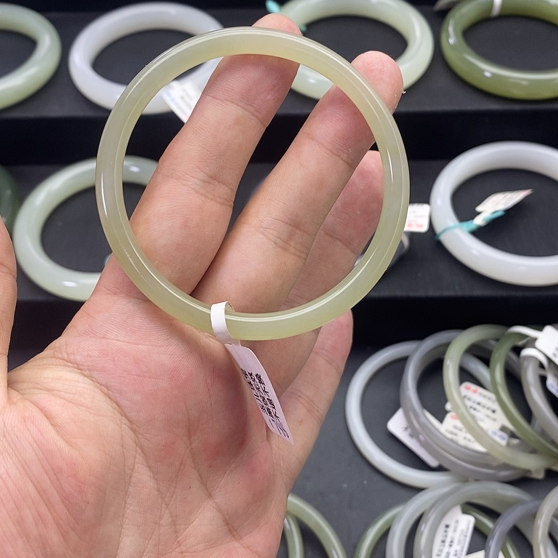 和田玉手镯未镶嵌5758