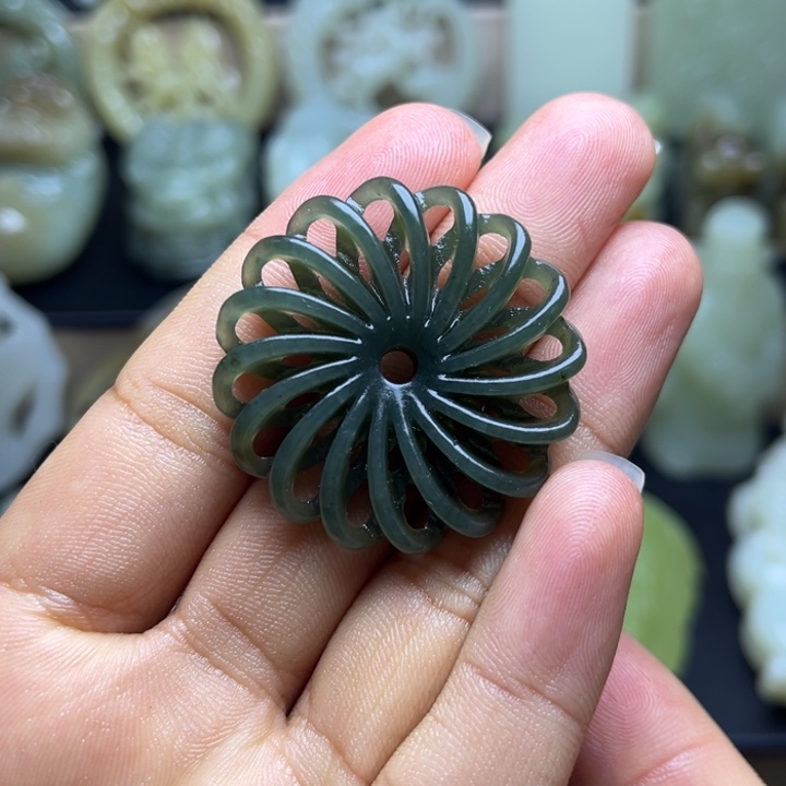 和田玉未镶嵌颈饰