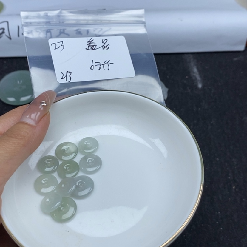 【闪购商品】翡翠颈饰未镶嵌益**兵