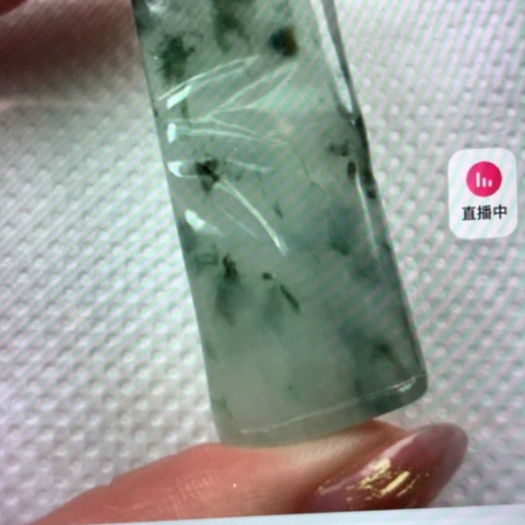 翡翠颈饰未镶嵌微**阳翡翠