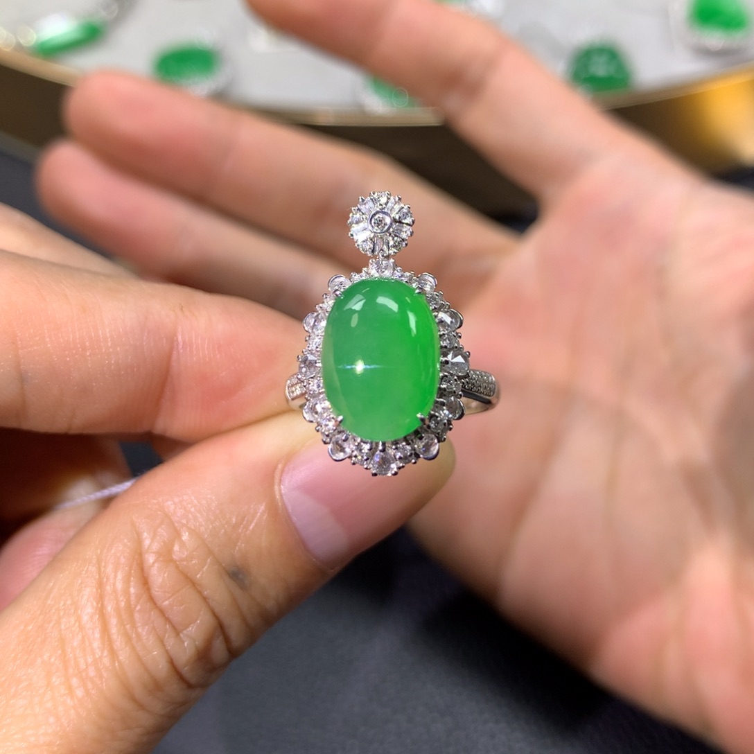 翡翠戒指18K金镶嵌翡翠