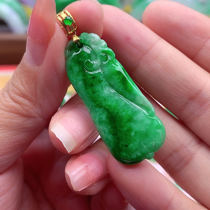 翡翠颈饰18K金镶嵌翡翠