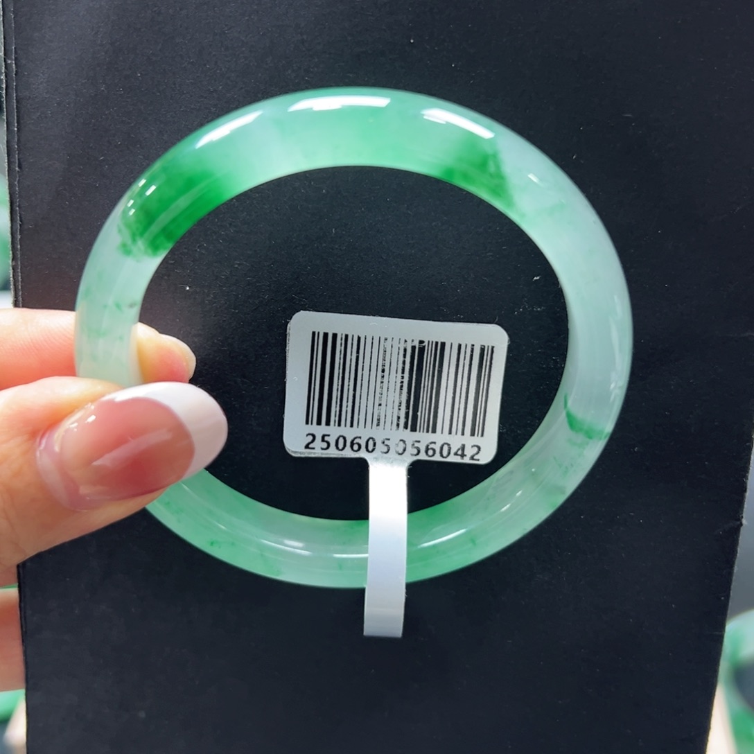 糊***乐石英质玉手镯未镶嵌