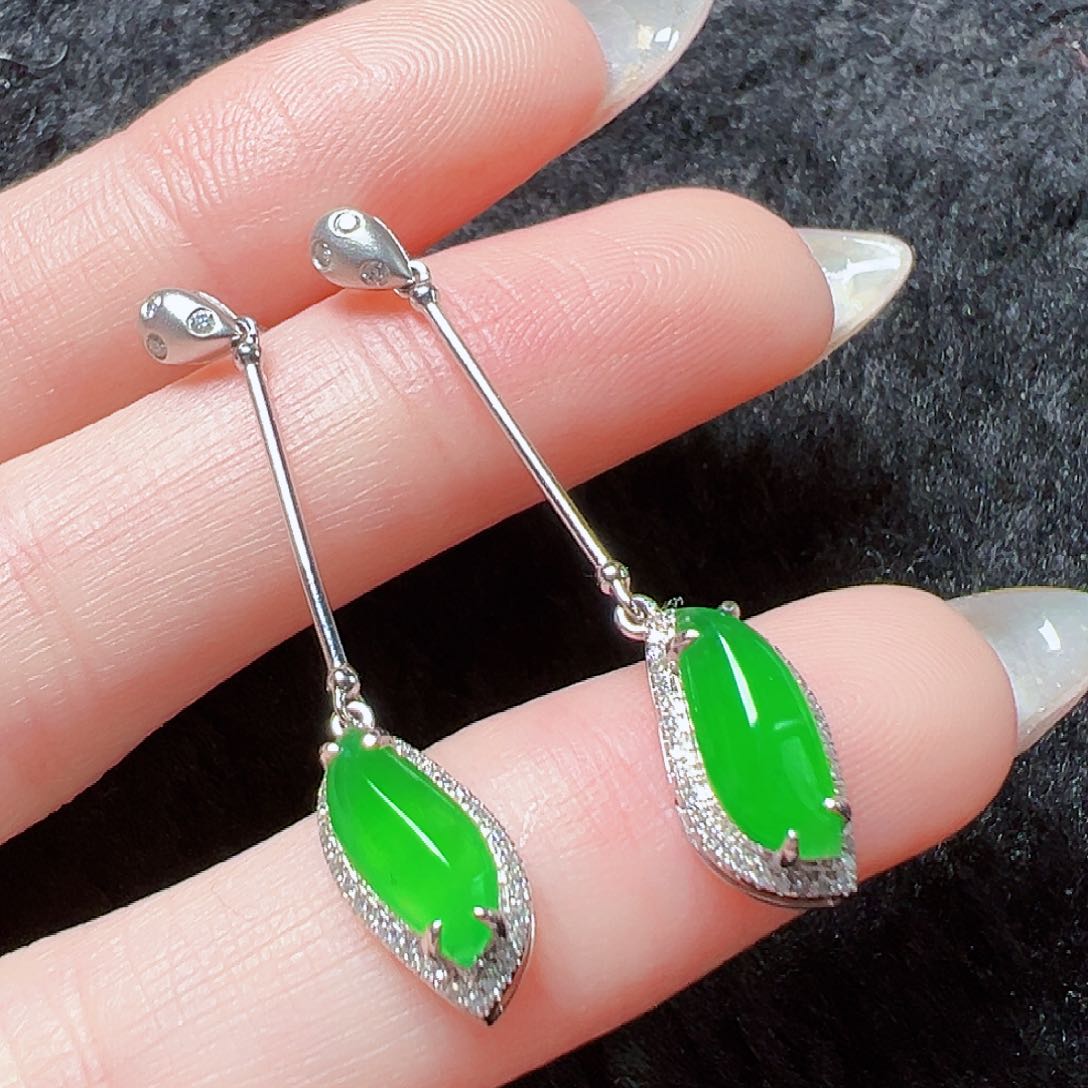 翡翠耳饰18K金镶嵌签收后24小时鉴赏期，过时不退