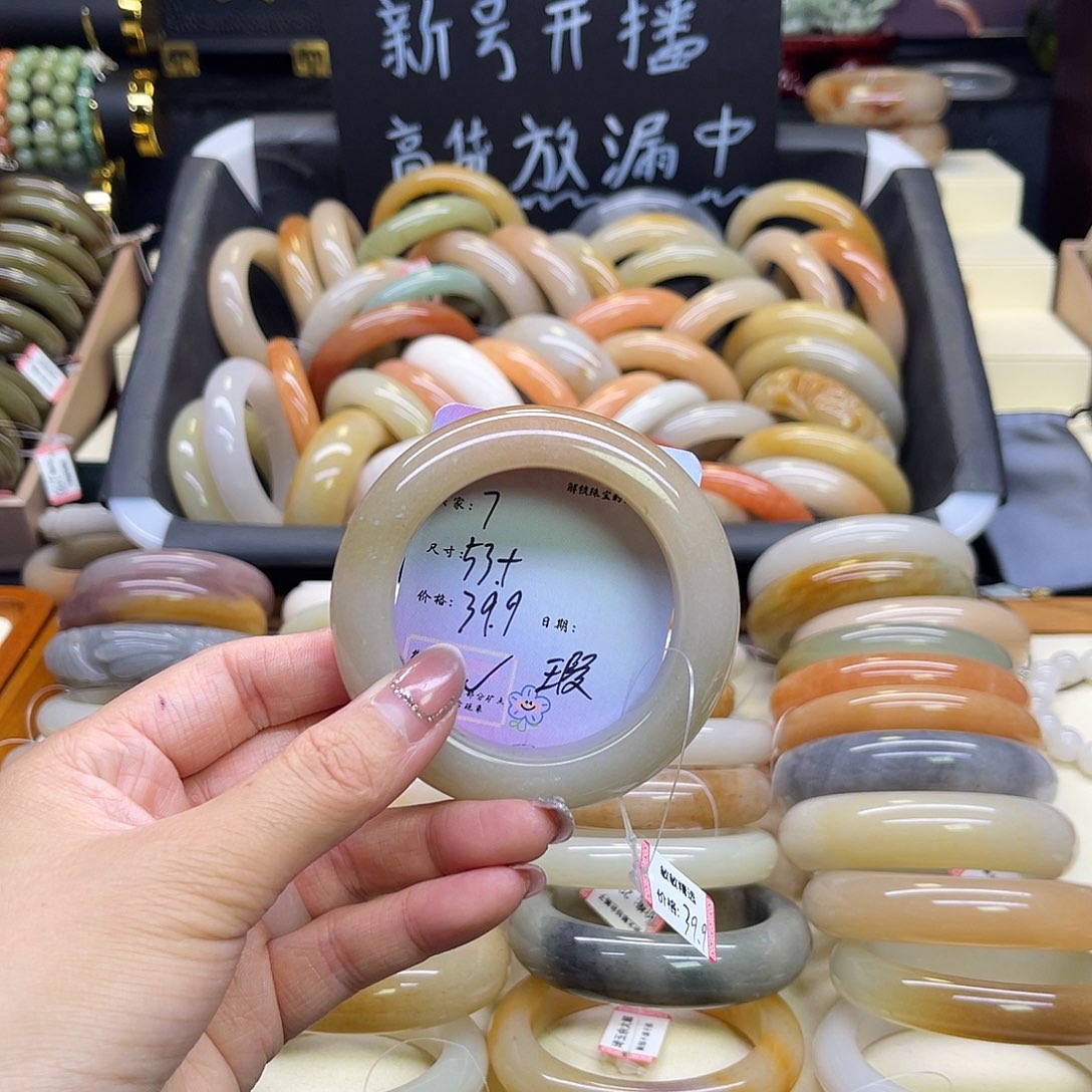 喵***树石英质玉未镶嵌手镯