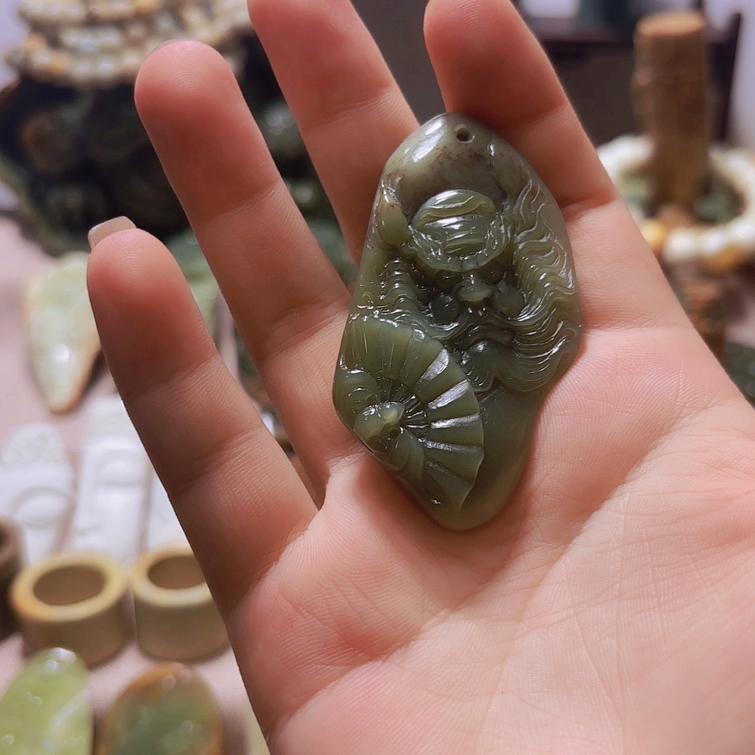 未镶嵌岫岩河磨玉（透闪石质玉）挂件
