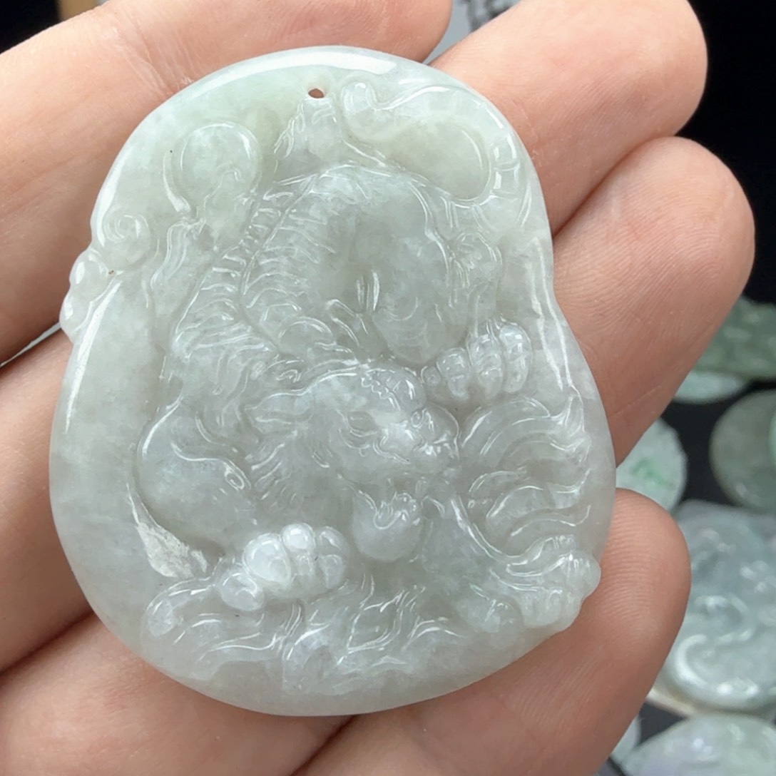 翡翠挂件未镶嵌翡翠