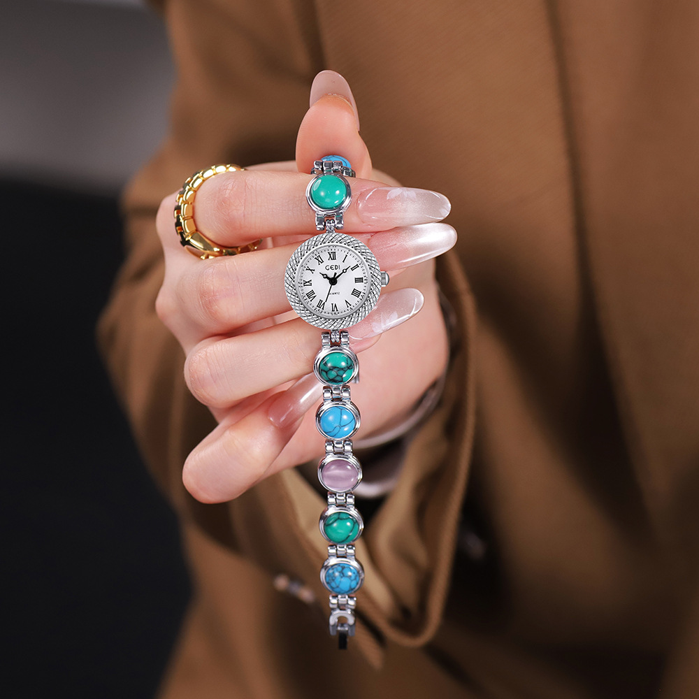 轻奢高级感小众独特猫眼石七彩链条石英手表女性时尚手表女款防水