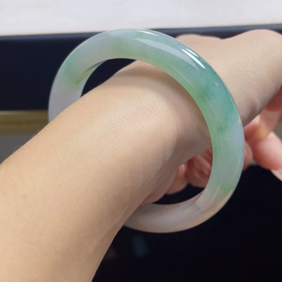 翡翠未镶嵌手镯56圈有纹裂扣手不退换