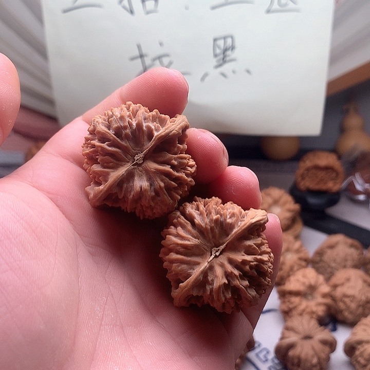 大***T吊坠桃核山地果满天星尺寸40