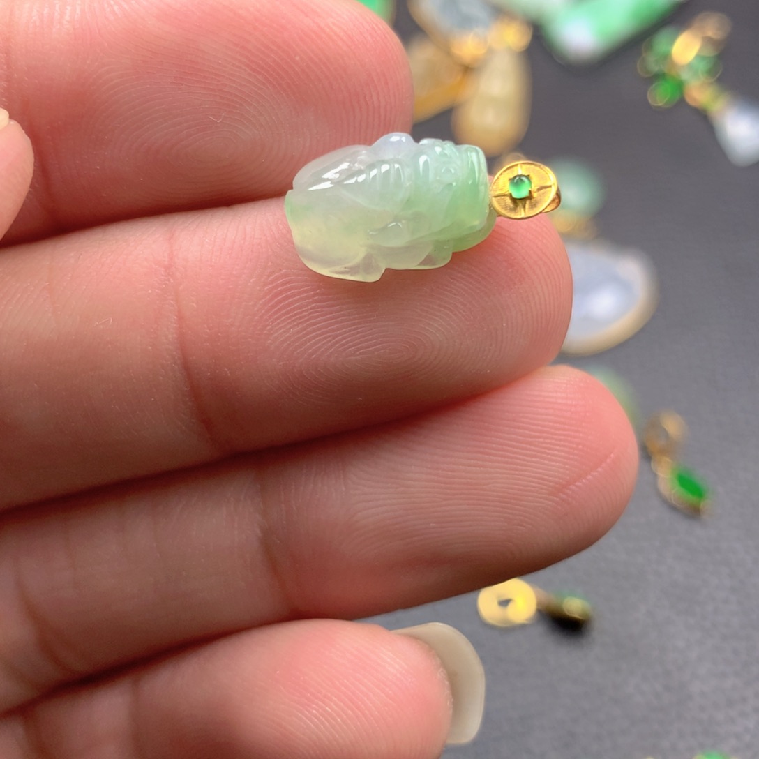 【闪购商品】颈饰18K金镶嵌翡翠翡翠