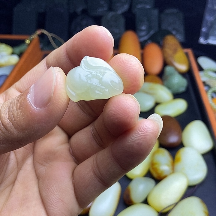 颈饰未镶嵌和田玉