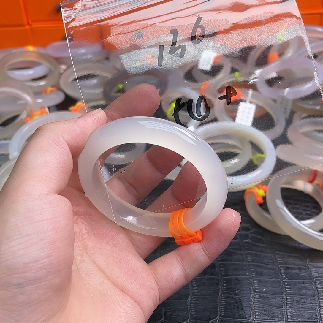 玛瑙/玉髓手镯未镶嵌笑*136