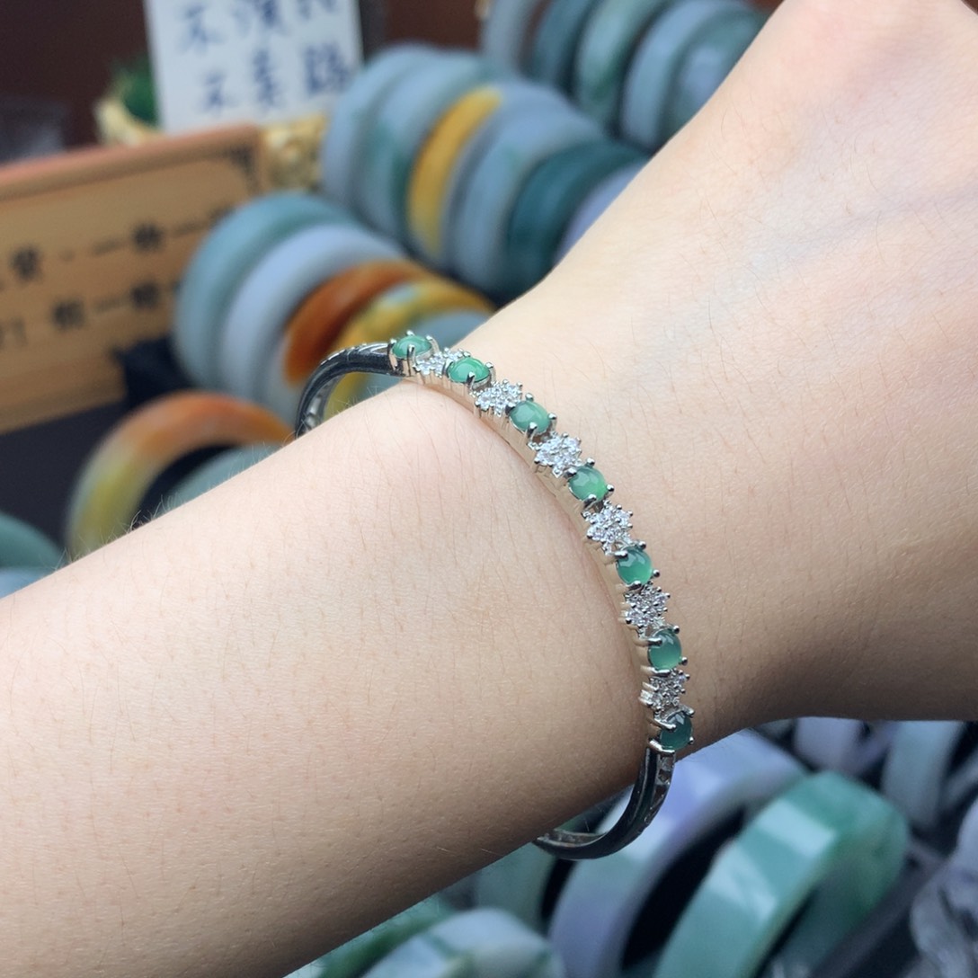 未镶嵌手镯翡翠翡翠手镯