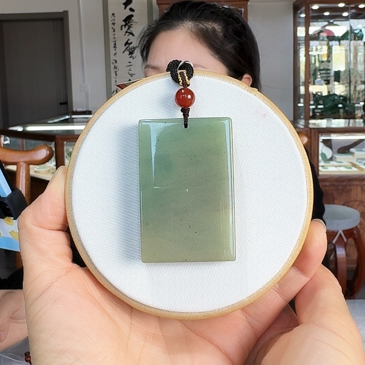 密玉（石英质玉）吊坠合金