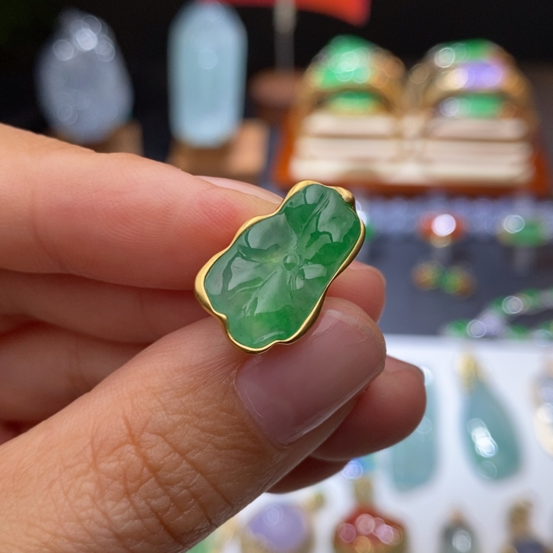 定制翡翠18K金镶嵌清雅莲韵