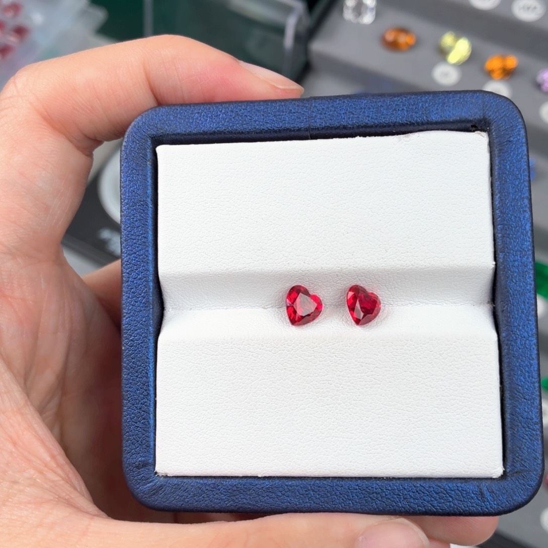 来***花合成（培育）红宝石裸石2.35ct