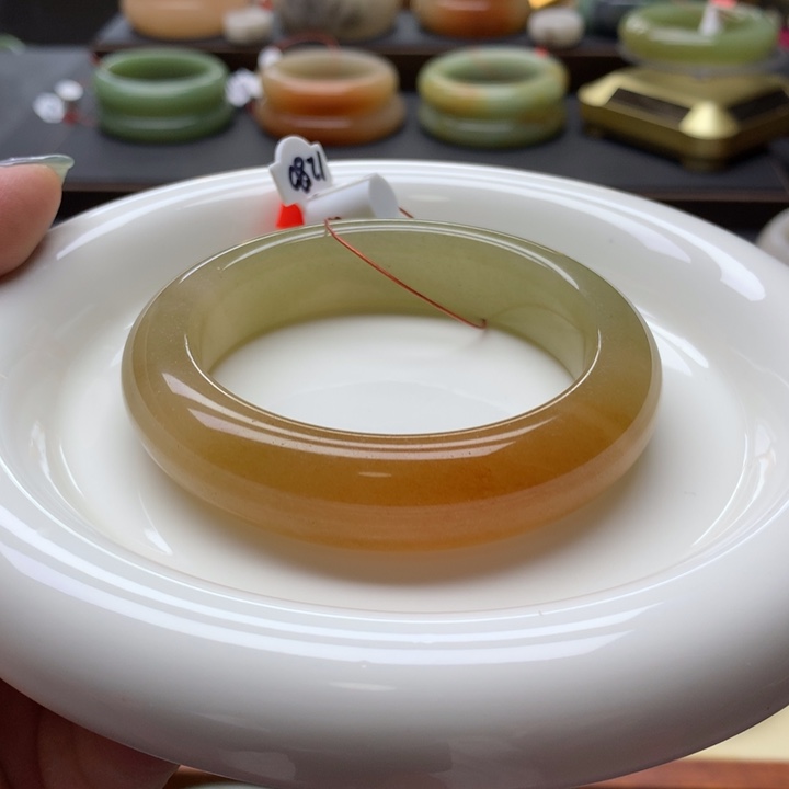 未镶嵌手镯石英质玉