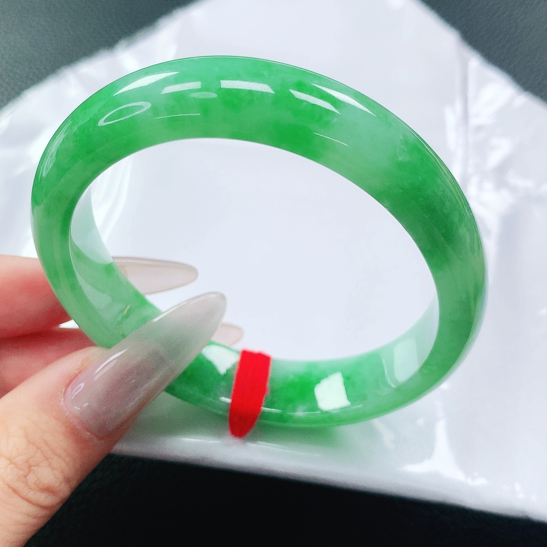 翡翠手镯未镶嵌56贵