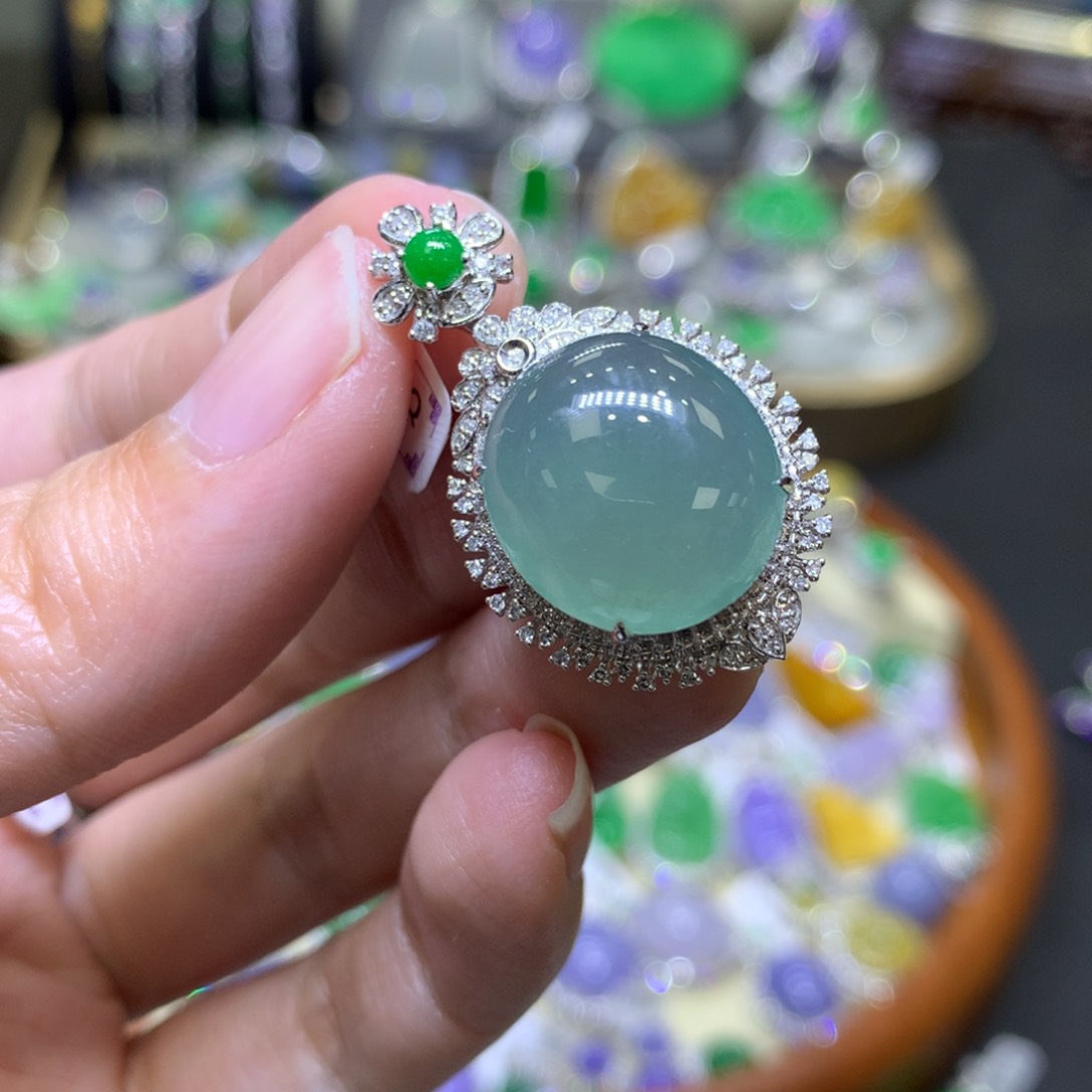 翡翠颈饰18K金镶嵌翡翠吊坠翡翠