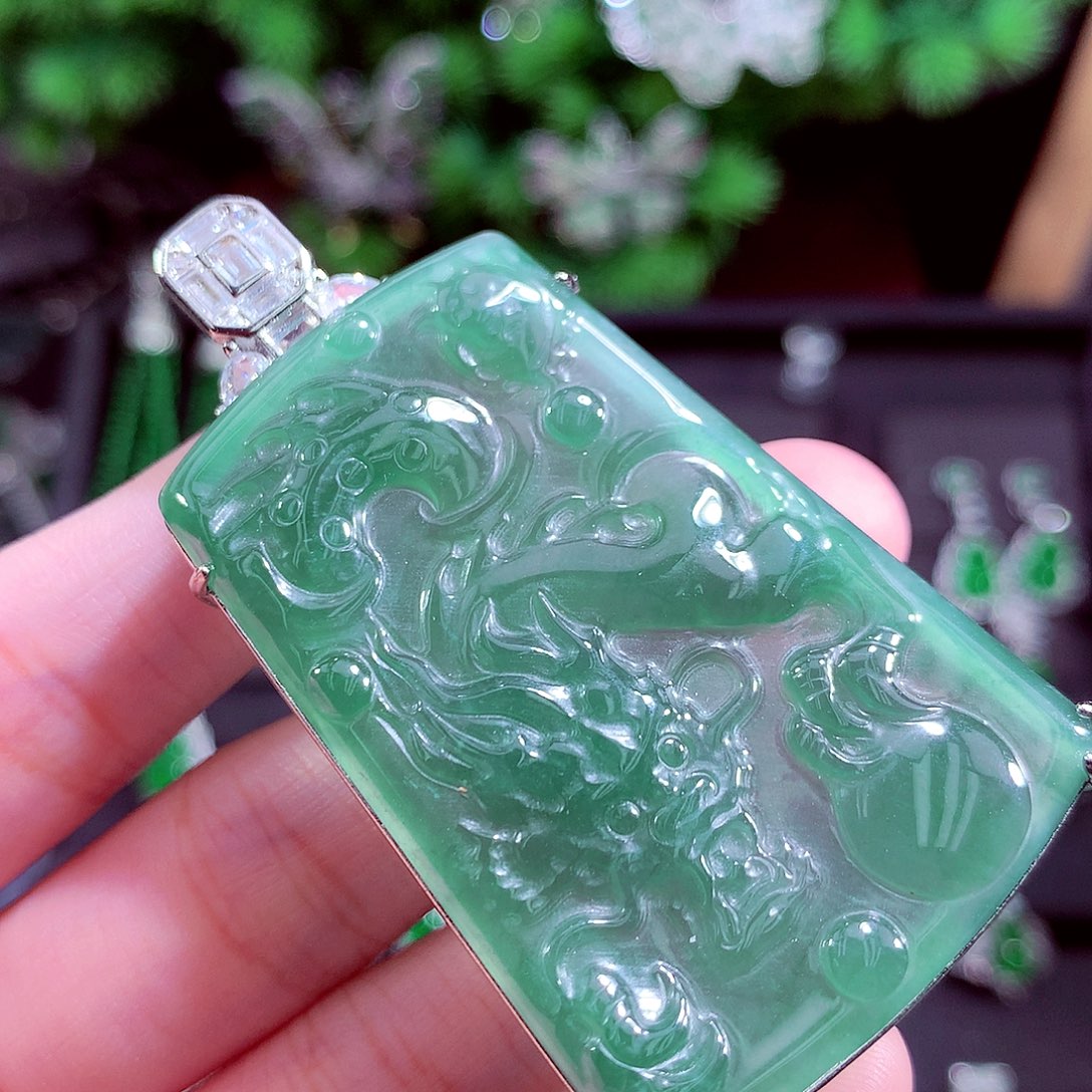 颈饰未镶嵌翡翠天然