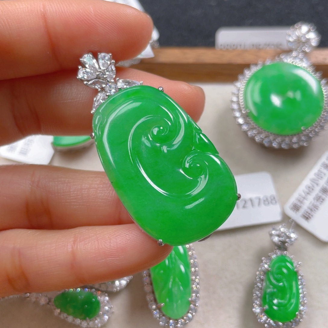 翡翠颈饰银S925镶嵌翡翠