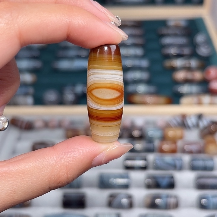 晴***坊玛瑙/玉髓合金珠宝奇石