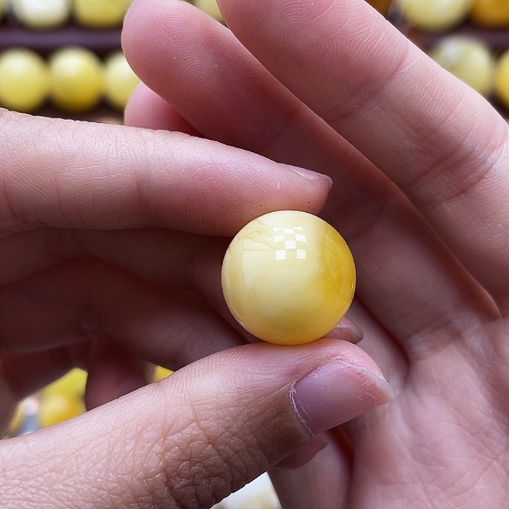 琥珀未镶嵌裸石16mm瑕