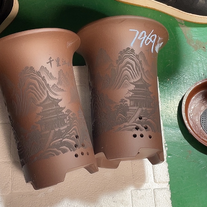 羊***羊紫砂花盆微瑕中号