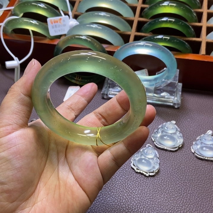 蛇纹石玉未镶嵌手镯54
