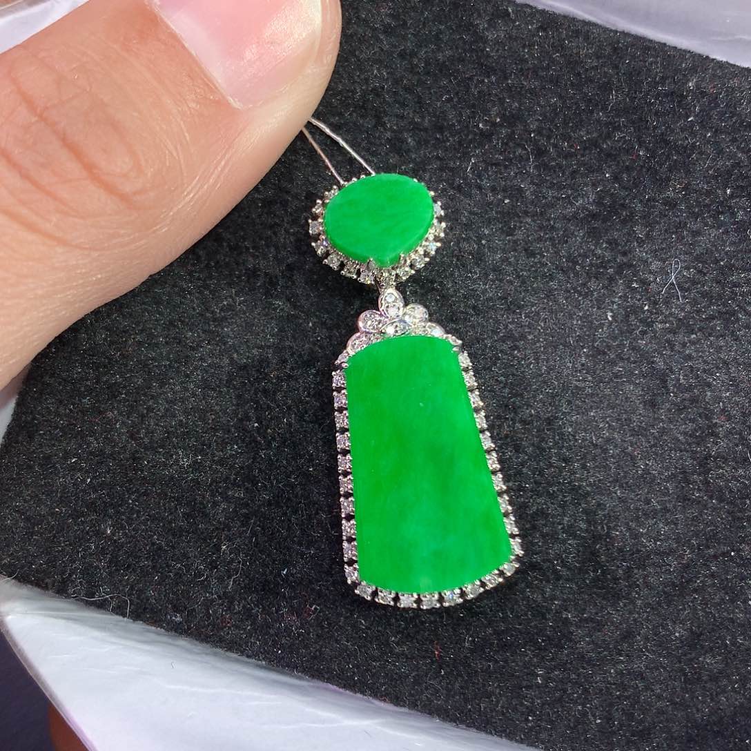 翡翠吊坠(赠链)18K金镶嵌