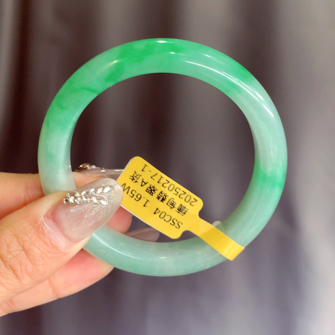 翡翠手镯未镶嵌怡**莉缅甸翡翠