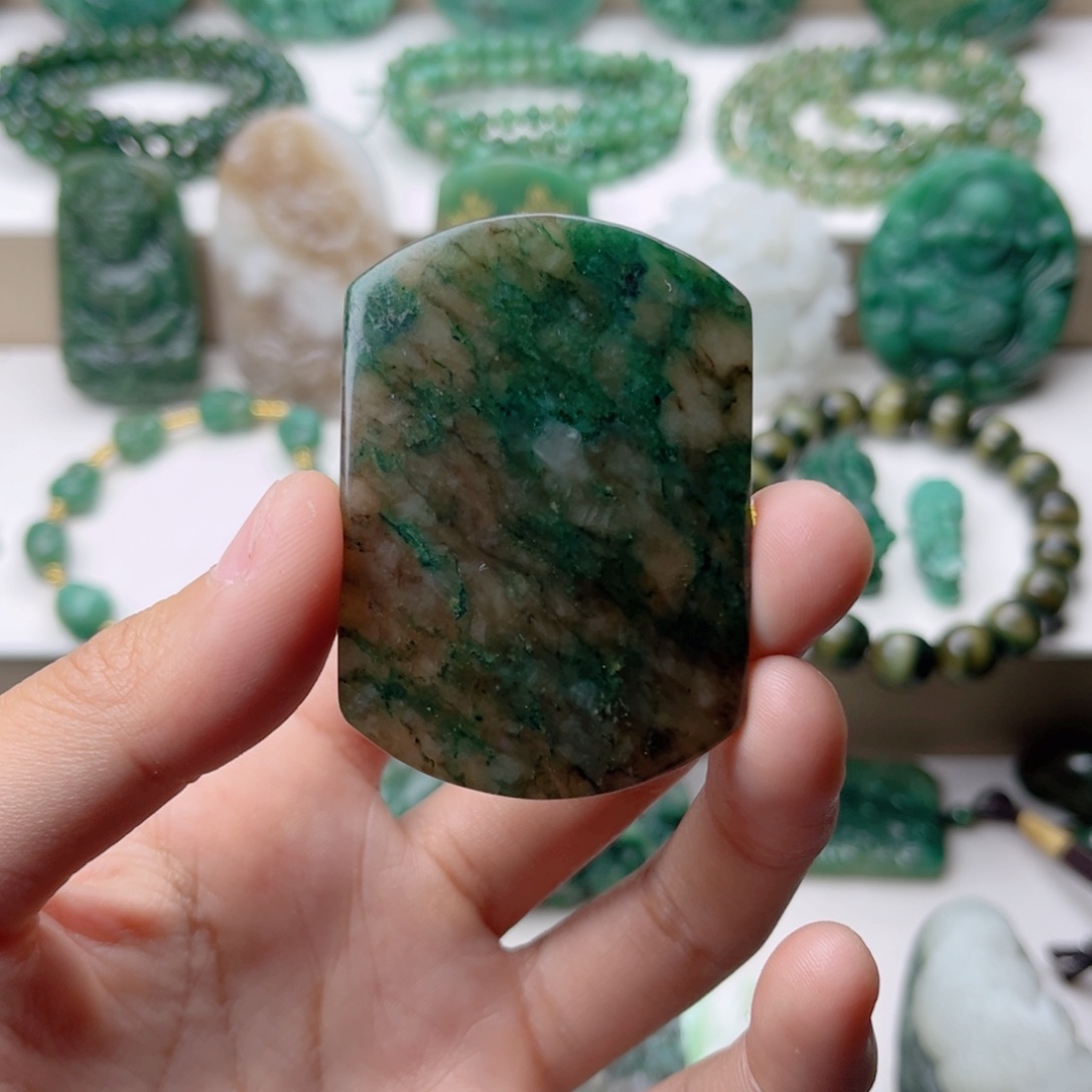 独山玉未镶嵌挂件