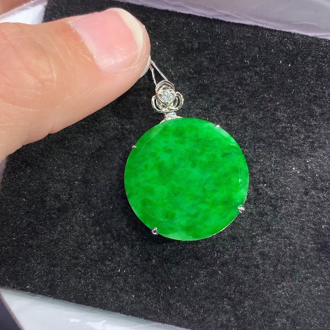 翡翠吊坠(赠链)18K金镶嵌