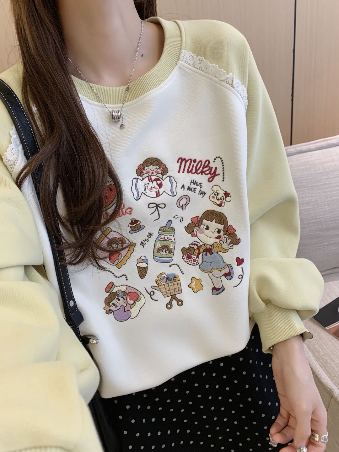 韩版原单面料东大门高订卫衣Ulekey家牛奶妹花边插肩卫衣-5697