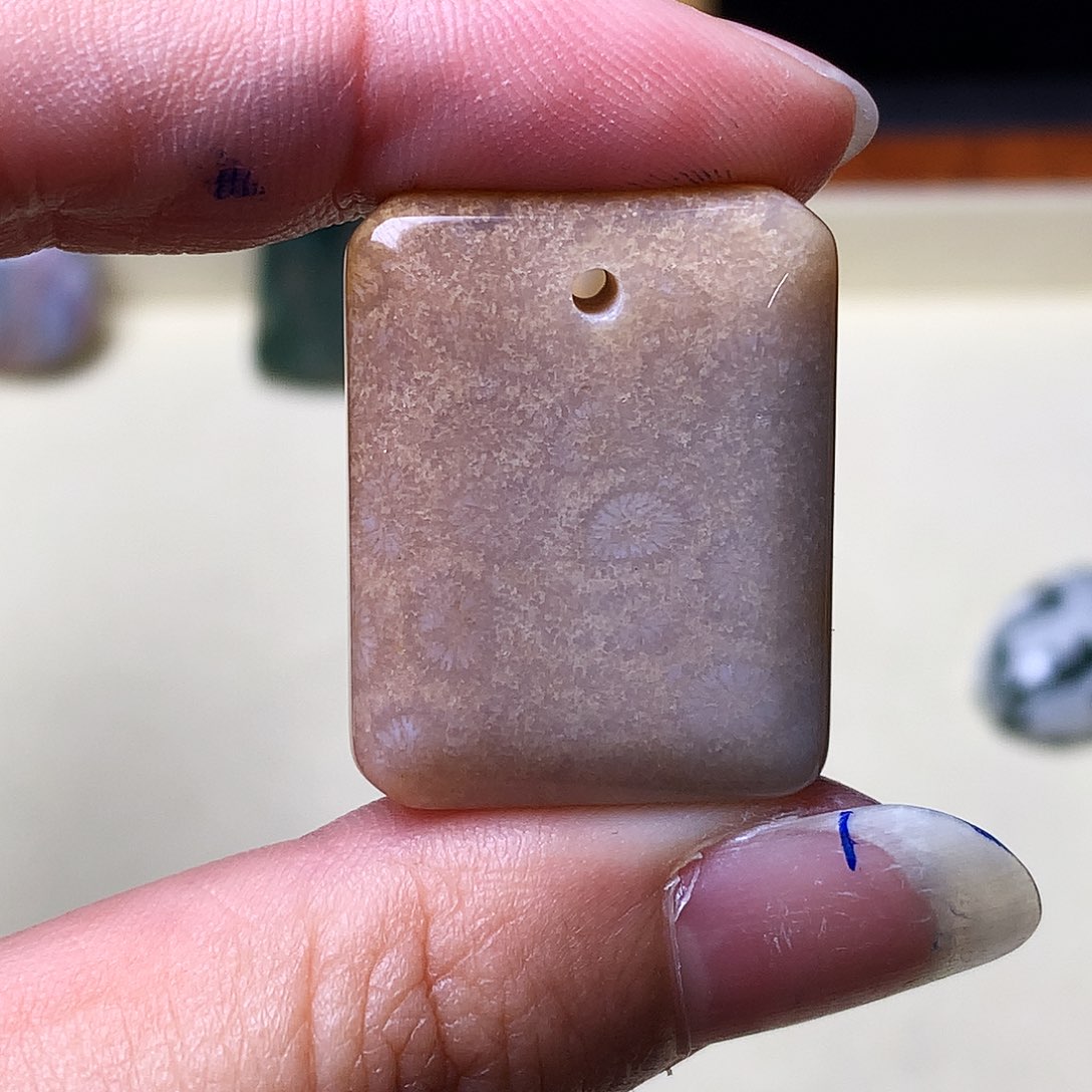 石英质玉颈饰未镶嵌彩*?